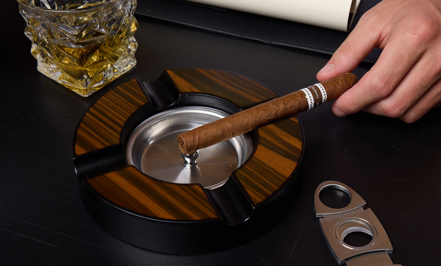 cigar_box_Collection_Mobile_4b87afe7-6ba2-41b2-9fa0-87b9b29bcc47.jpg