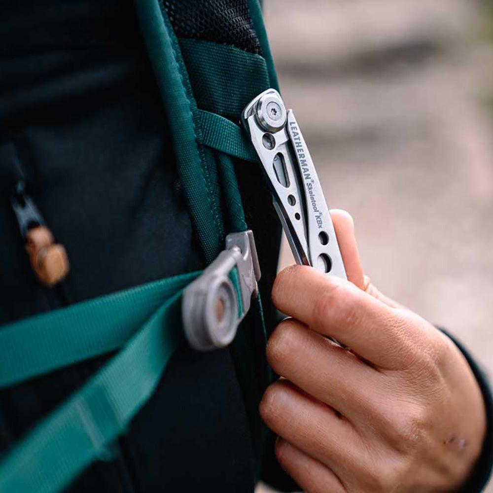 סכין חלקה ומשוננת מסדרת SKELETOOL